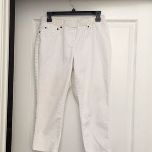 Lark Lane White Capris 8 petite. Spandex waistline
